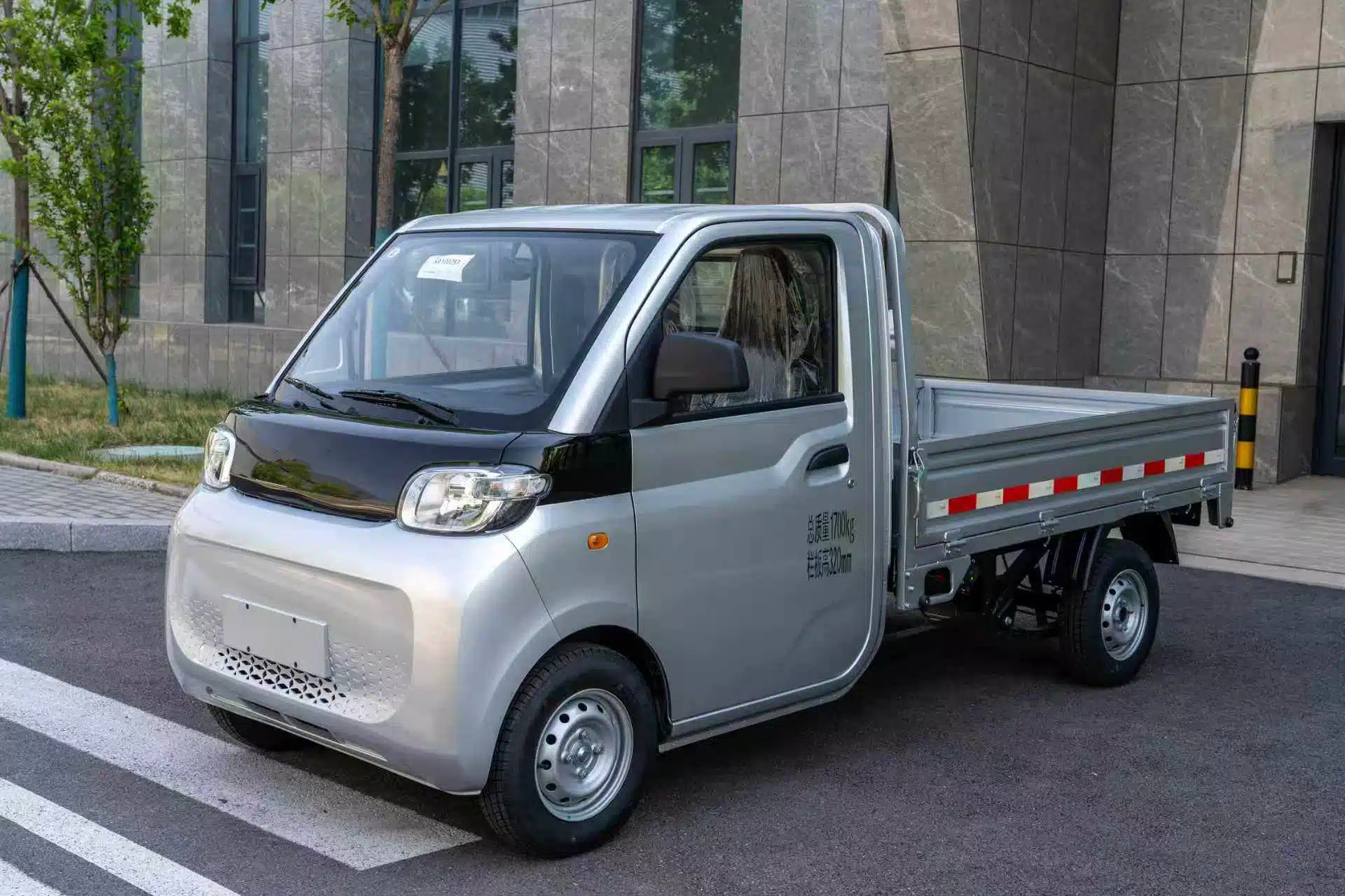 Flatbed exterior